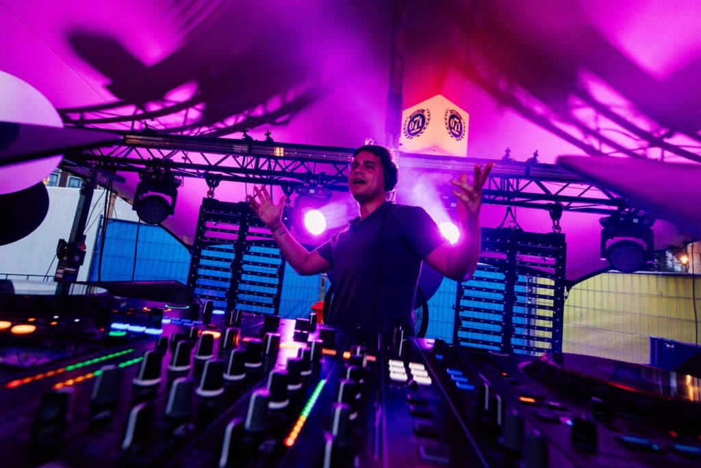 DJ Weslo Leiden Borrel071 at 17.43.55 (1)